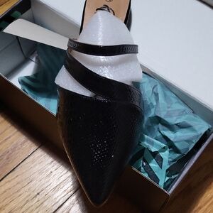 Chic Black Strappy flats